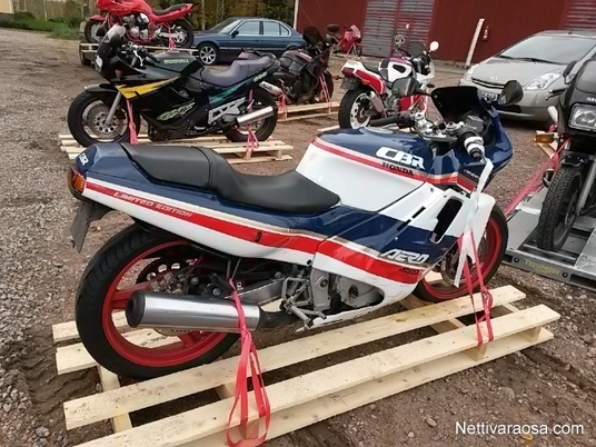 Мотоцикл хонда cbr 400