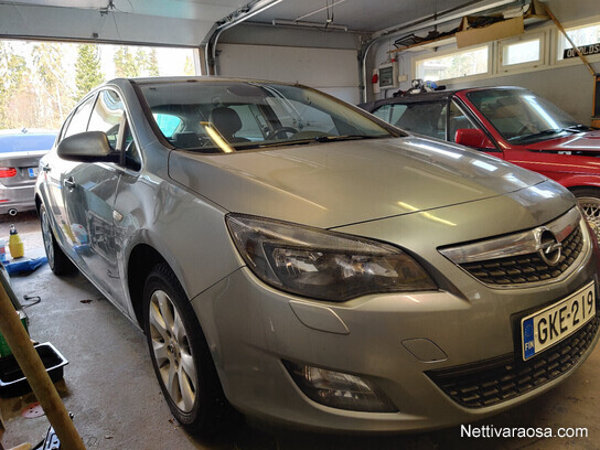 Nettivaraosa - Opel Astra 2012  96kw - Spare- and crash cars -  Nettivaraosa