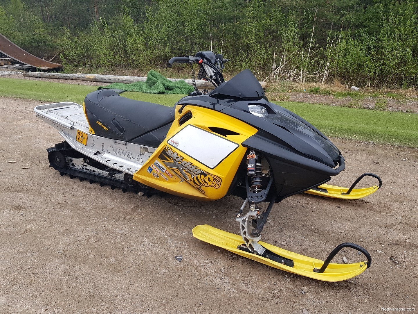 nettivaraosa-ski-doo-mxz-rev-2005-440-700-800h-o-moottorikelkan