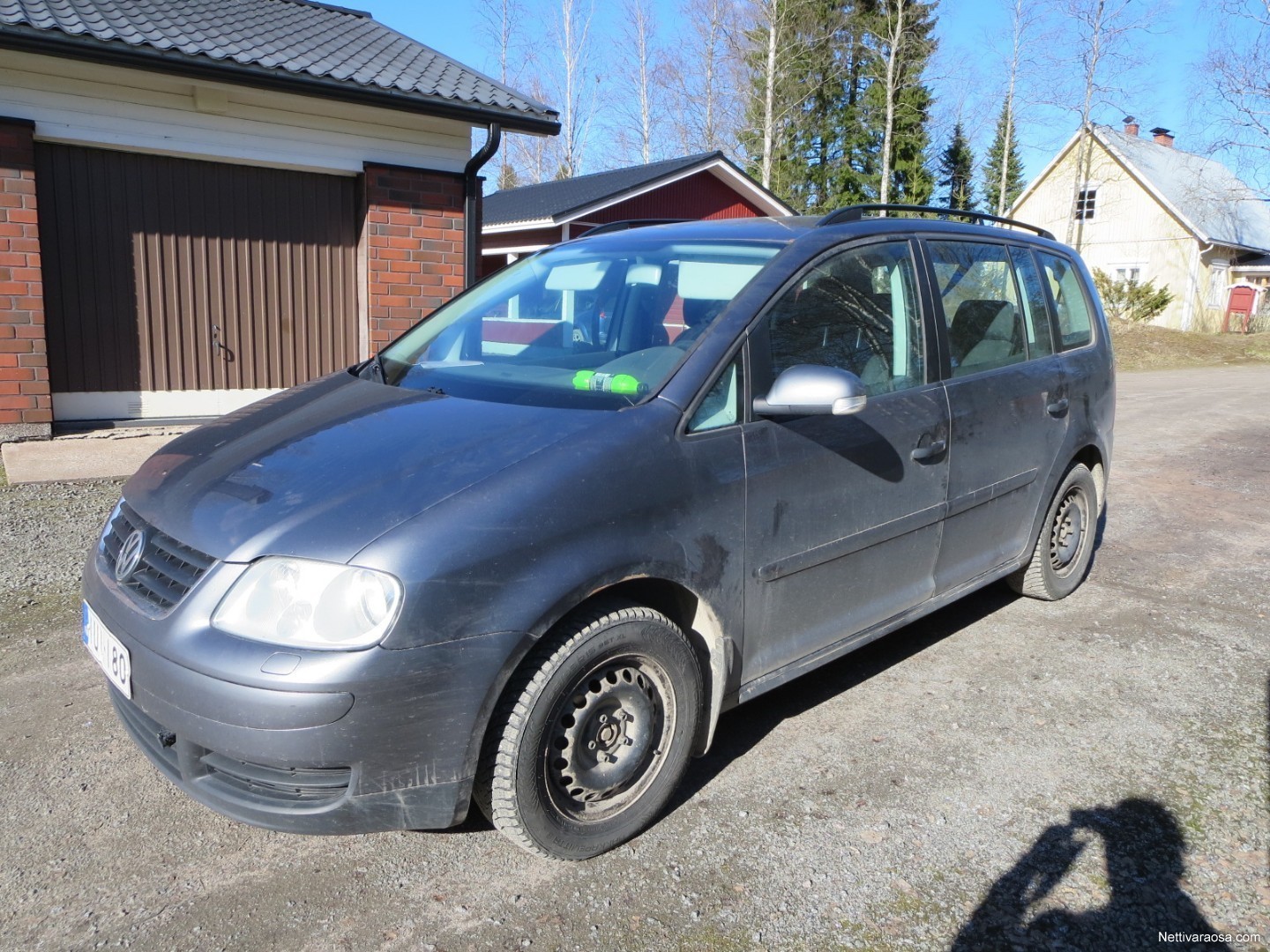 Enlarge image. vw-touran-