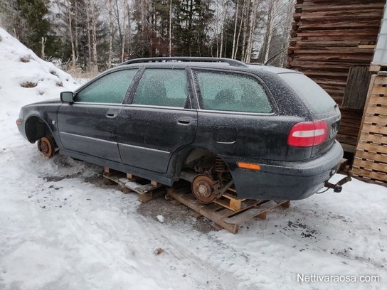 Вольво 40 2002