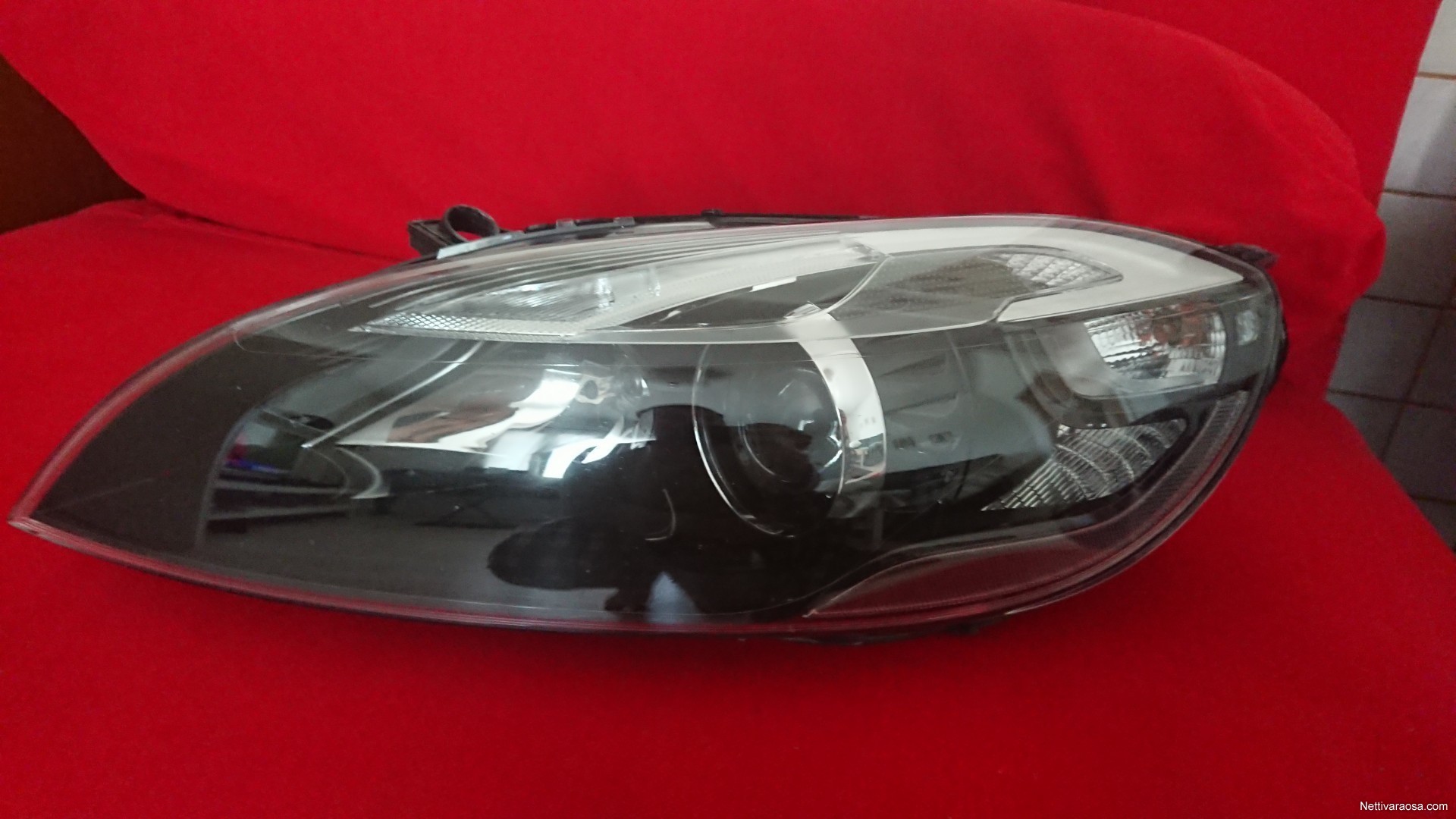 Nettivaraosa Xenon headlight Volvo V40 2015 Auton